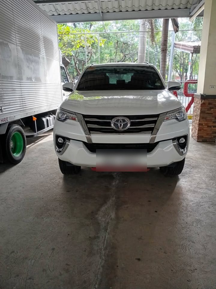 Toyota Fortuner 2.4 4x2 Diesel AT (White)