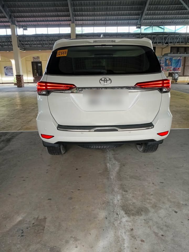 Toyota Fortuner 2.4 4x2 Diesel AT (White)